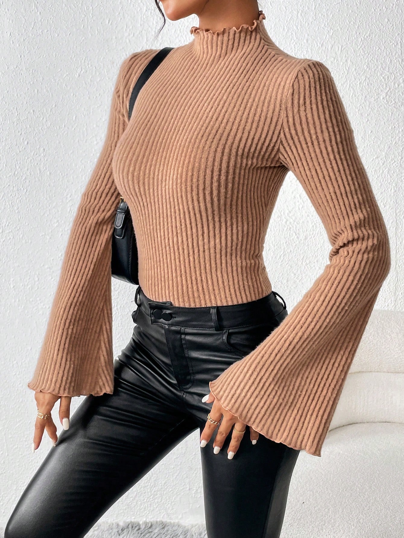 بودي سوت نسائي كاكي محبوك مضلع - مراجعة Turtleneck Bodysuit وسعره